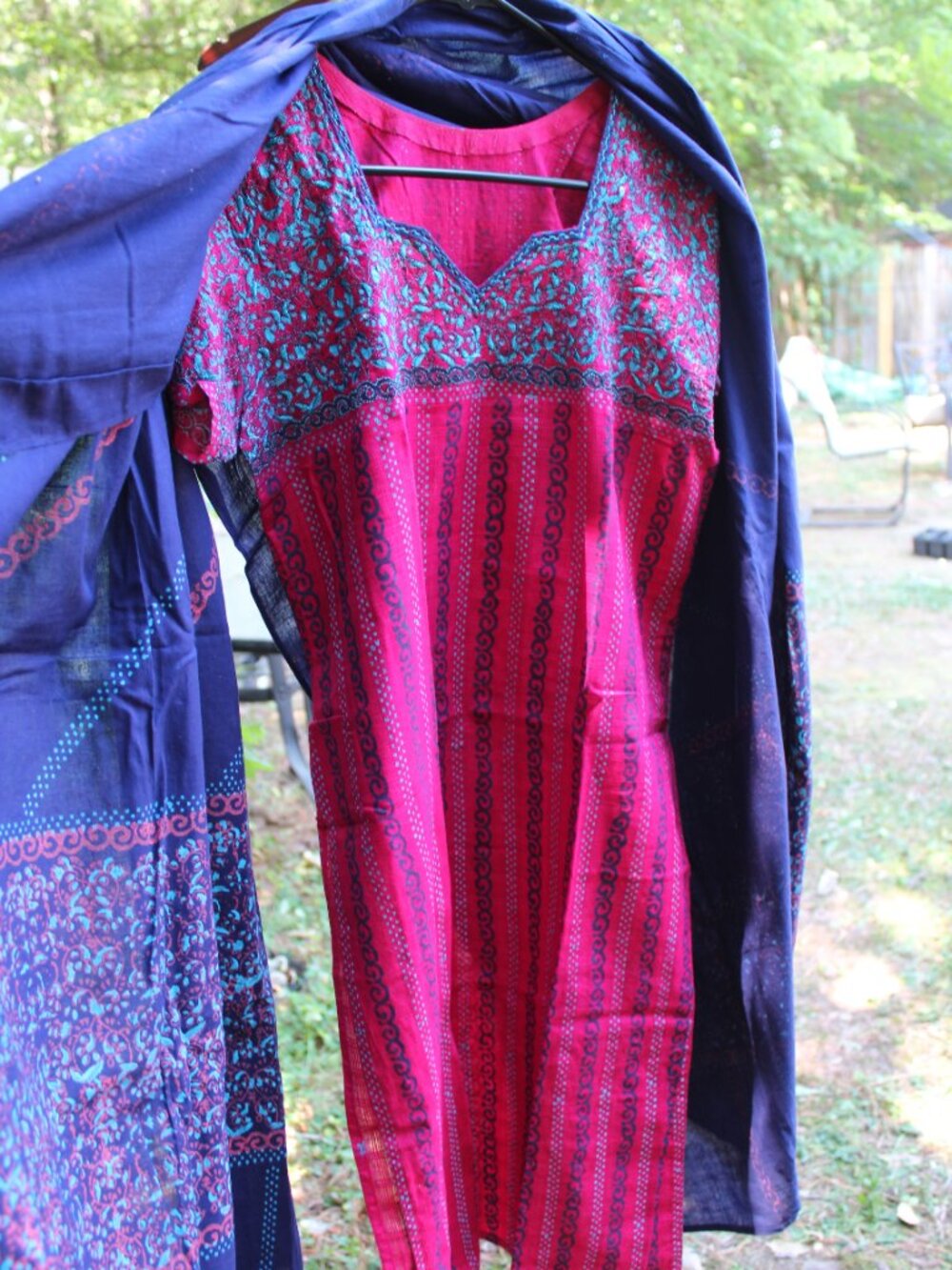 Traditional Indian Salwar Kameez Set - Kurti, Patiala Pants & Dupatta- small - Picture 7 of 10